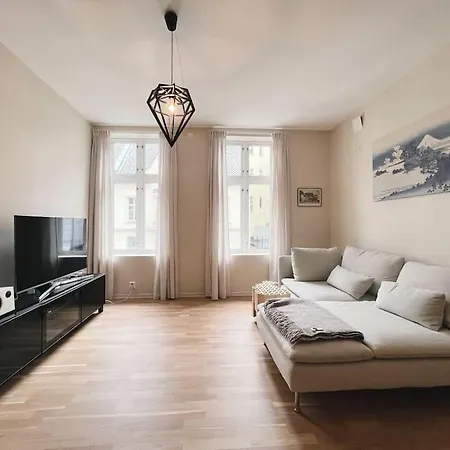 Dinbnb I 500 M To Centrum I Shared Patio I Street Parking Διαμέρισμα