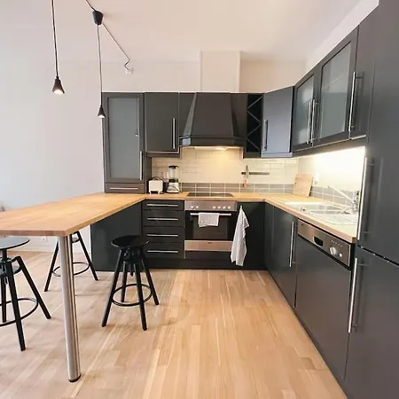 Dinbnb I 500 M To Centrum I Shared Patio I Street Parking * Μπέργκεν