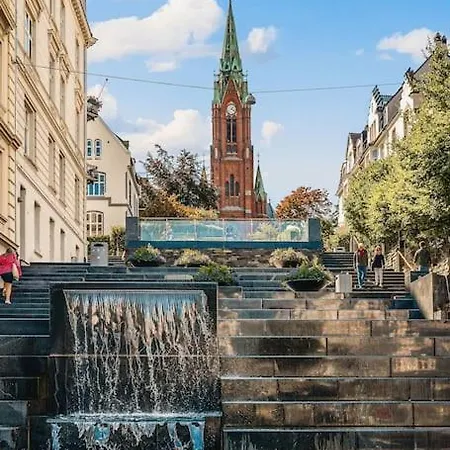 Dinbnb I 500 M To Centrum I Shared Patio I Street Parking Leilighet